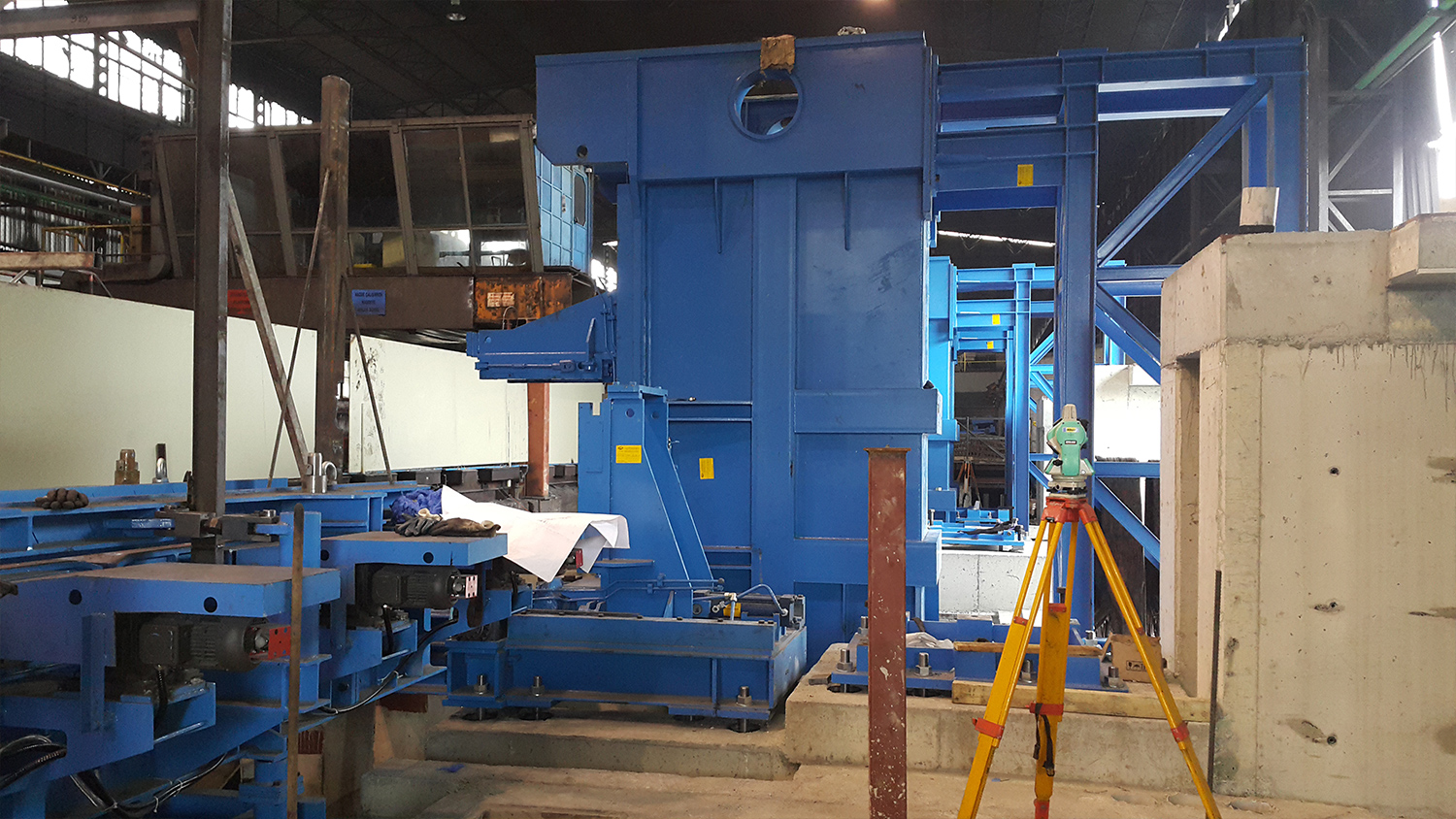 Installation de machines équipement de levage transport de machines